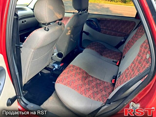 Красный ВАЗ Kalina, объемом двигателя 1.4 л и пробегом 142 тыс. км за 2650 $, фото 5 на Automoto.ua