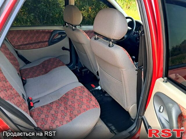 Красный ВАЗ Kalina, объемом двигателя 1.4 л и пробегом 142 тыс. км за 2650 $, фото 6 на Automoto.ua