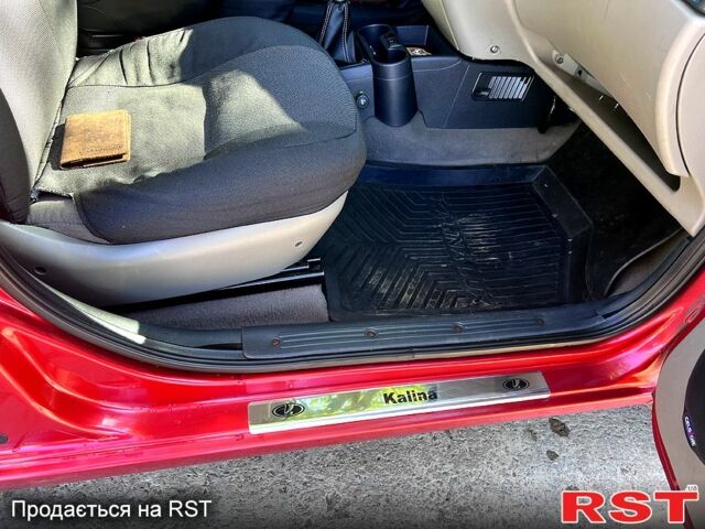 Красный ВАЗ Kalina, объемом двигателя 1.6 л и пробегом 123 тыс. км за 2800 $, фото 4 на Automoto.ua