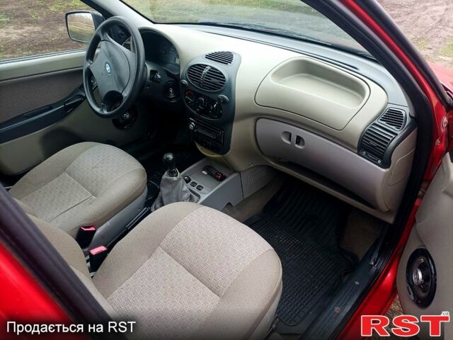 Червоний ВАЗ Kalina, об'ємом двигуна 1.4 л та пробігом 160 тис. км за 1800 $, фото 6 на Automoto.ua