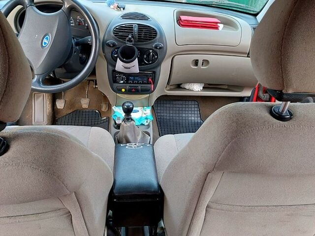 Красный ВАЗ Kalina, объемом двигателя 1.4 л и пробегом 170 тыс. км за 2800 $, фото 2 на Automoto.ua