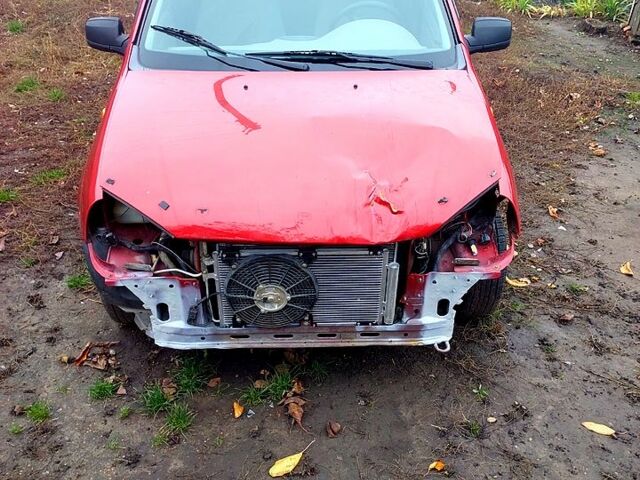 Червоний ВАЗ Kalina, об'ємом двигуна 1.4 л та пробігом 180 тис. км за 2000 $, фото 1 на Automoto.ua