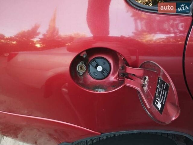 Красный ВАЗ Калина, объемом двигателя 1.6 л и пробегом 130 тыс. км за 2000 $, фото 8 на Automoto.ua