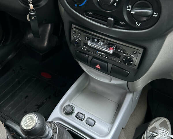 Красный ВАЗ Калина, объемом двигателя 1.6 л и пробегом 281 тыс. км за 2199 $, фото 35 на Automoto.ua