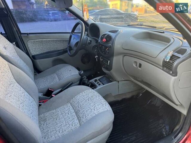Красный ВАЗ Калина, объемом двигателя 1.6 л и пробегом 170 тыс. км за 1490 $, фото 12 на Automoto.ua