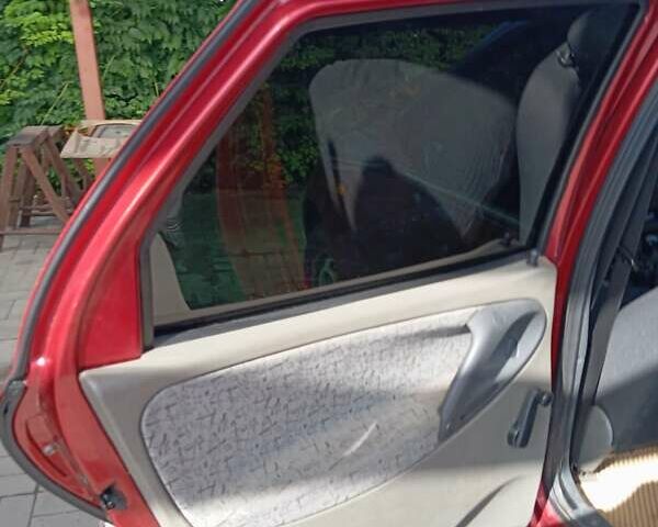 Красный ВАЗ Калина, объемом двигателя 1.6 л и пробегом 175 тыс. км за 2000 $, фото 5 на Automoto.ua