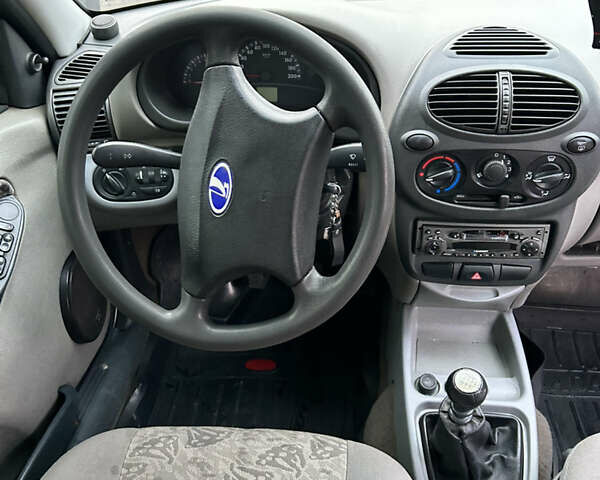 Красный ВАЗ Калина, объемом двигателя 1.6 л и пробегом 281 тыс. км за 2199 $, фото 11 на Automoto.ua