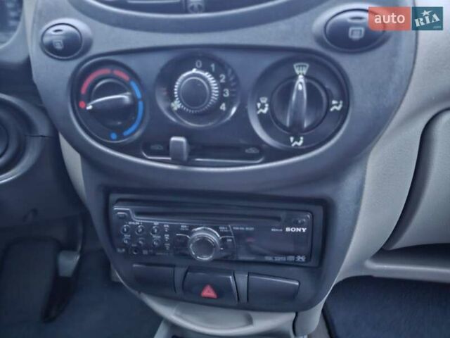 Красный ВАЗ Калина, объемом двигателя 1.6 л и пробегом 180 тыс. км за 2250 $, фото 6 на Automoto.ua