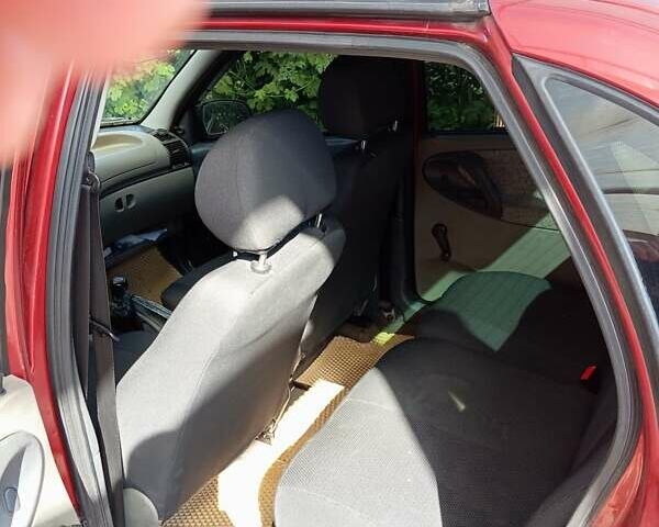 Красный ВАЗ Калина, объемом двигателя 1.6 л и пробегом 175 тыс. км за 2000 $, фото 4 на Automoto.ua