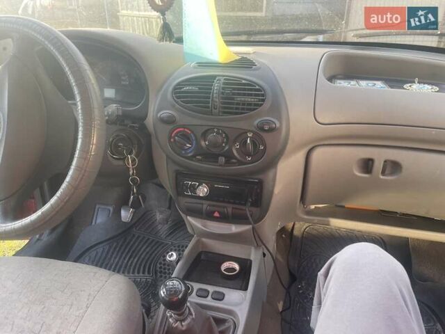 Красный ВАЗ Калина, объемом двигателя 1.6 л и пробегом 150 тыс. км за 1200 $, фото 2 на Automoto.ua