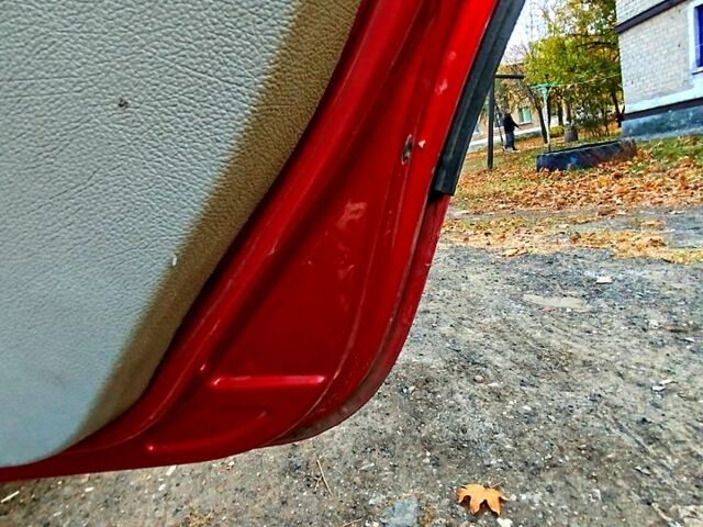 Червоний ВАЗ Kalina, об'ємом двигуна 1.6 л та пробігом 234 тис. км за 2260 $, фото 6 на Automoto.ua