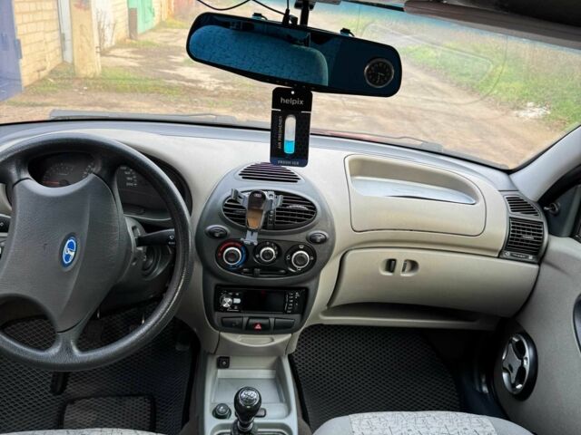 Червоний ВАЗ Калина, об'ємом двигуна 1.6 л та пробігом 180 тис. км за 2650 $, фото 9 на Automoto.ua