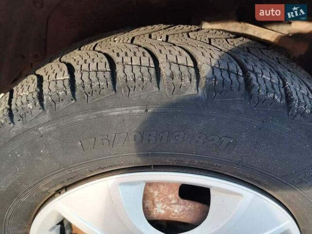 Красный ВАЗ Калина, объемом двигателя 1.6 л и пробегом 130 тыс. км за 2000 $, фото 9 на Automoto.ua