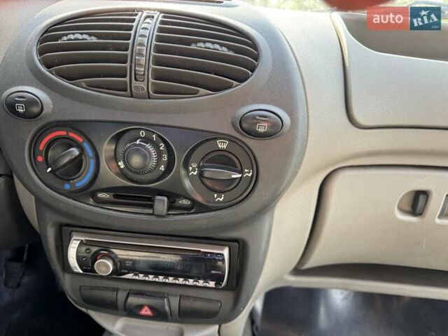 Красный ВАЗ Калина, объемом двигателя 1.6 л и пробегом 170 тыс. км за 1490 $, фото 17 на Automoto.ua