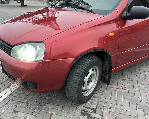 Красный ВАЗ Калина, объемом двигателя 1.6 л и пробегом 281 тыс. км за 2199 $, фото 4 на Automoto.ua