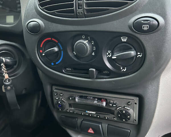 Красный ВАЗ Калина, объемом двигателя 1.6 л и пробегом 281 тыс. км за 2199 $, фото 14 на Automoto.ua