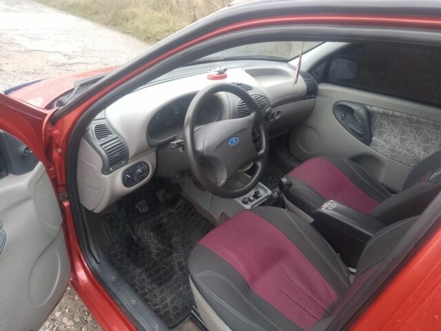 Красный ВАЗ Калина, объемом двигателя 1.6 л и пробегом 120 тыс. км за 2188 $, фото 5 на Automoto.ua