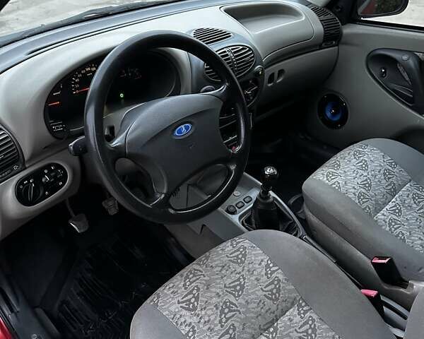 Червоний ВАЗ Калина, об'ємом двигуна 1.6 л та пробігом 185 тис. км за 1400 $, фото 19 на Automoto.ua