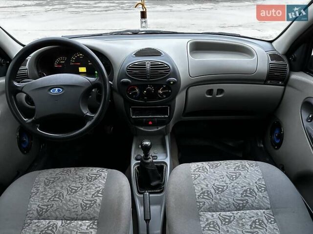 Червоний ВАЗ Калина, об'ємом двигуна 1.6 л та пробігом 185 тис. км за 1400 $, фото 23 на Automoto.ua