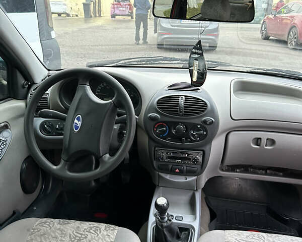 Красный ВАЗ Калина, объемом двигателя 1.6 л и пробегом 281 тыс. км за 2199 $, фото 12 на Automoto.ua