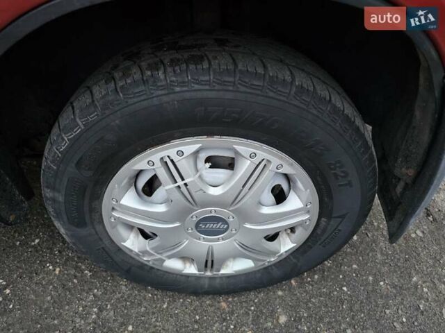 Красный ВАЗ Калина, объемом двигателя 1.6 л и пробегом 180 тыс. км за 2250 $, фото 4 на Automoto.ua