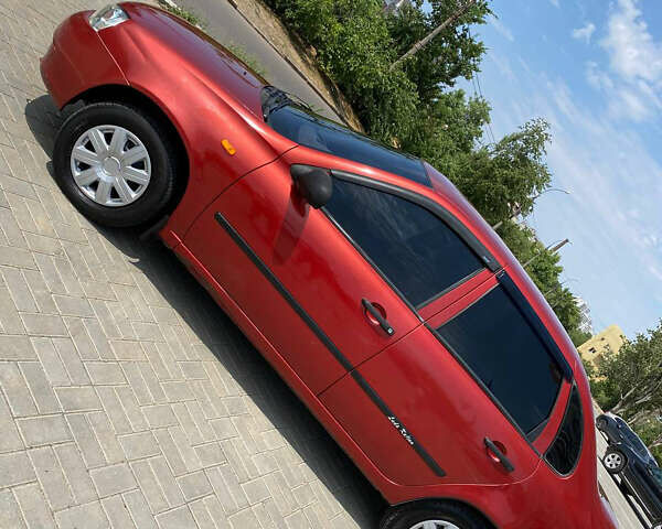 Красный ВАЗ Калина, объемом двигателя 1.6 л и пробегом 154 тыс. км за 2650 $, фото 3 на Automoto.ua