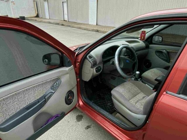 Червоний ВАЗ Калина, об'ємом двигуна 1.6 л та пробігом 213 тис. км за 2100 $, фото 2 на Automoto.ua