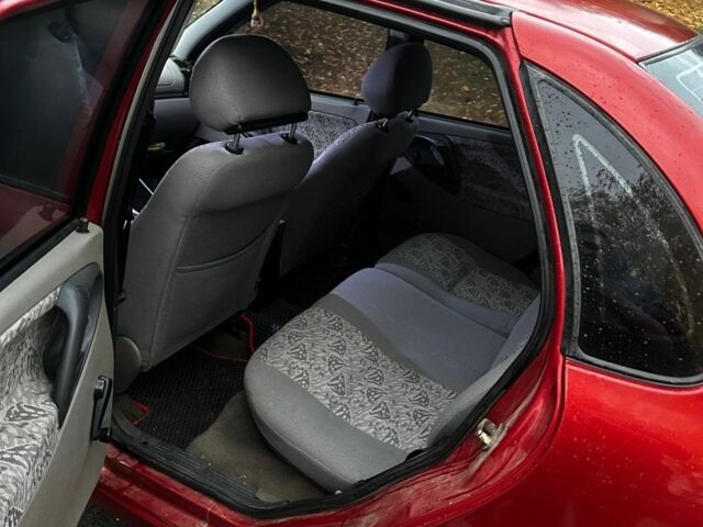 Красный ВАЗ Калина, объемом двигателя 1.6 л и пробегом 150 тыс. км за 2200 $, фото 11 на Automoto.ua