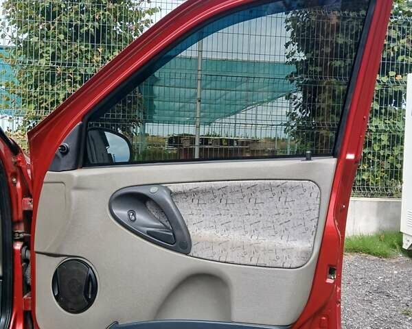Красный ВАЗ Калина, объемом двигателя 1.6 л и пробегом 185 тыс. км за 2200 $, фото 8 на Automoto.ua