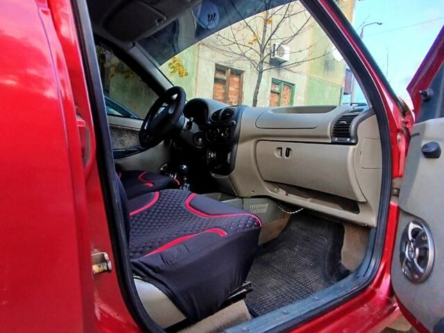 Червоний ВАЗ Kalina, об'ємом двигуна 1.6 л та пробігом 234 тис. км за 2260 $, фото 5 на Automoto.ua