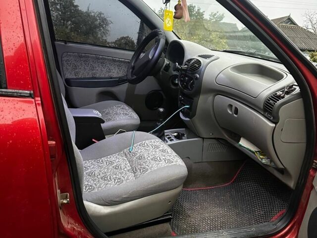 Красный ВАЗ Калина, объемом двигателя 1.6 л и пробегом 150 тыс. км за 2200 $, фото 8 на Automoto.ua