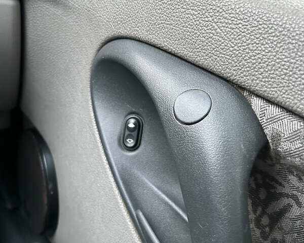 Красный ВАЗ Калина, объемом двигателя 1.6 л и пробегом 281 тыс. км за 2199 $, фото 17 на Automoto.ua