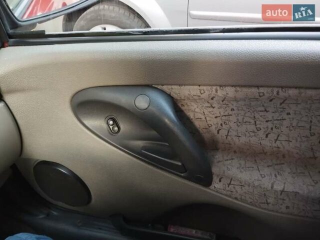 Красный ВАЗ Калина, объемом двигателя 1.6 л и пробегом 130 тыс. км за 2000 $, фото 18 на Automoto.ua