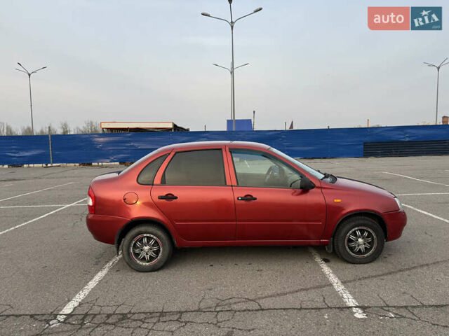 Красный ВАЗ Калина, объемом двигателя 1.6 л и пробегом 200 тыс. км за 2000 $, фото 4 на Automoto.ua