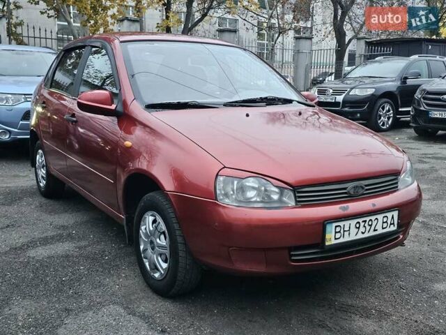 Красный ВАЗ Калина, объемом двигателя 1.6 л и пробегом 180 тыс. км за 2250 $, фото 1 на Automoto.ua