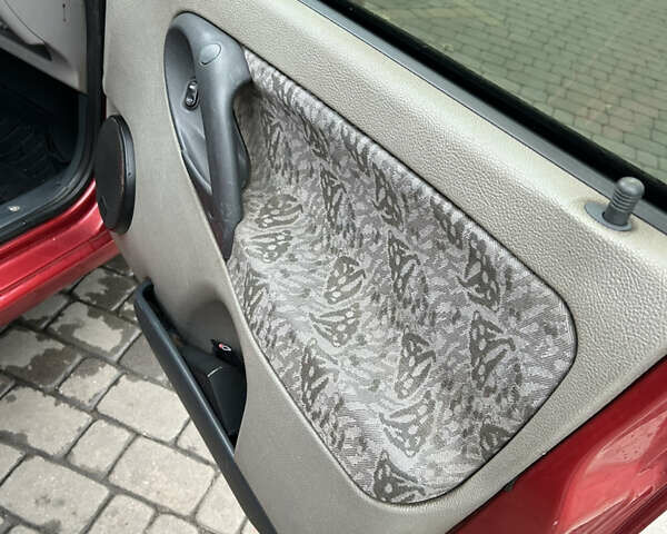 Красный ВАЗ Калина, объемом двигателя 1.6 л и пробегом 281 тыс. км за 2199 $, фото 8 на Automoto.ua