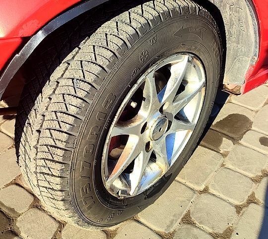 Красный ВАЗ Калина, объемом двигателя 1.6 л и пробегом 240 тыс. км за 1500 $, фото 4 на Automoto.ua