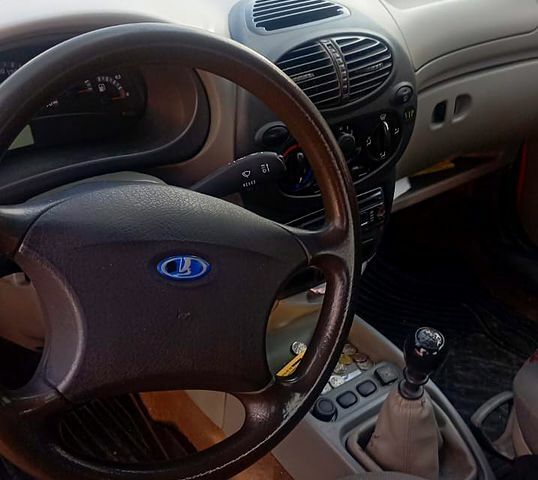 Красный ВАЗ Kalina, объемом двигателя 1.6 л и пробегом 270 тыс. км за 1700 $, фото 5 на Automoto.ua