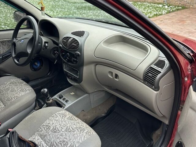 Красный ВАЗ Калина, объемом двигателя 1.6 л и пробегом 180 тыс. км за 1100 $, фото 4 на Automoto.ua