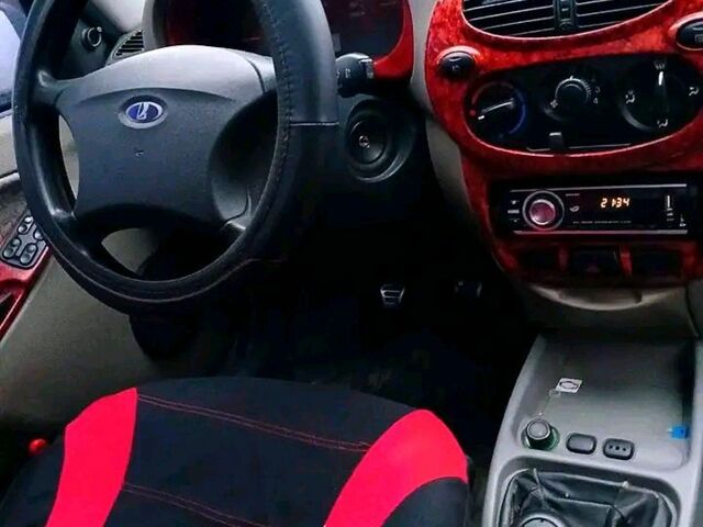 Красный ВАЗ Kalina, объемом двигателя 1.6 л и пробегом 240 тыс. км за 1300 $, фото 6 на Automoto.ua