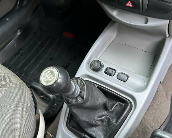 Красный ВАЗ Калина, объемом двигателя 1.6 л и пробегом 281 тыс. км за 2199 $, фото 13 на Automoto.ua