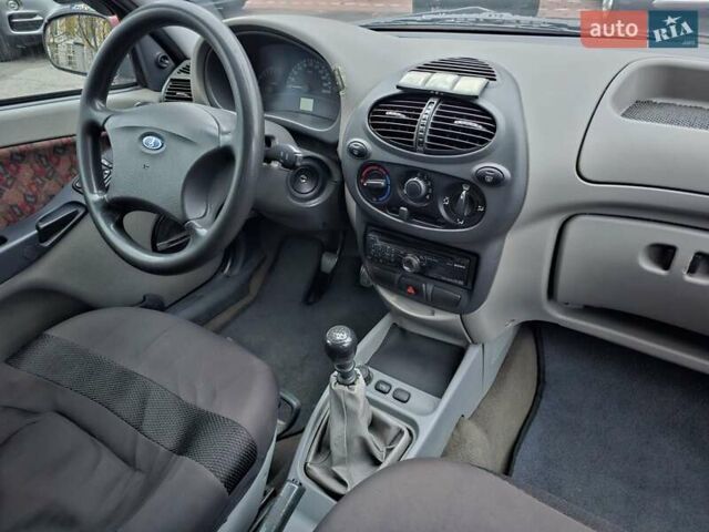 Красный ВАЗ Калина, объемом двигателя 1.6 л и пробегом 180 тыс. км за 2250 $, фото 5 на Automoto.ua