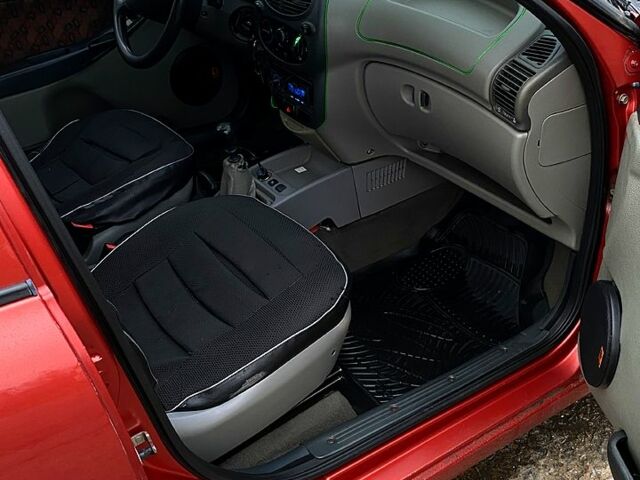 Червоний ВАЗ Kalina, об'ємом двигуна 1.6 л та пробігом 197 тис. км за 2350 $, фото 3 на Automoto.ua