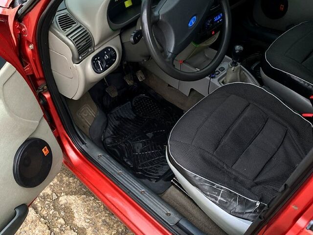 Червоний ВАЗ Kalina, об'ємом двигуна 1.6 л та пробігом 197 тис. км за 2350 $, фото 12 на Automoto.ua