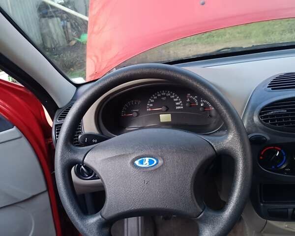 Красный ВАЗ Калина, объемом двигателя 1.6 л и пробегом 40 тыс. км за 3200 $, фото 13 на Automoto.ua