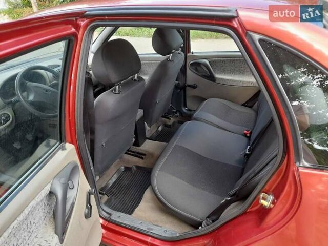 Красный ВАЗ Калина, объемом двигателя 1.6 л и пробегом 87 тыс. км за 2700 $, фото 2 на Automoto.ua