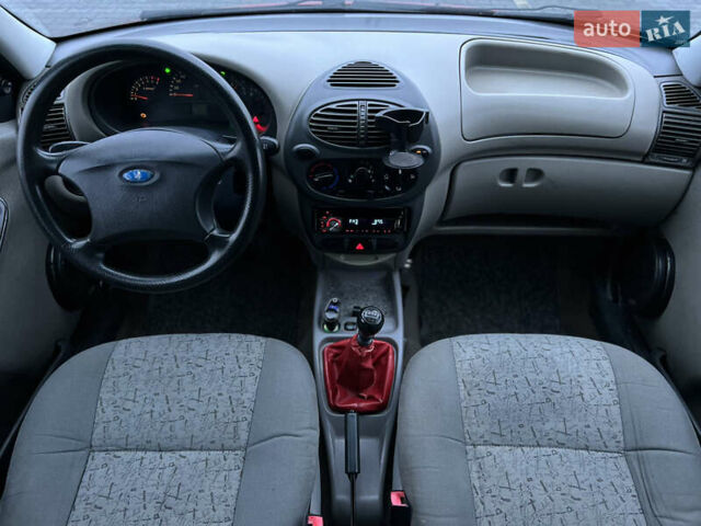 Красный ВАЗ Калина, объемом двигателя 1.6 л и пробегом 208 тыс. км за 1850 $, фото 23 на Automoto.ua