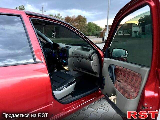 Червоний ВАЗ Калина, об'ємом двигуна 1.6 л та пробігом 190 тис. км за 1300 $, фото 7 на Automoto.ua