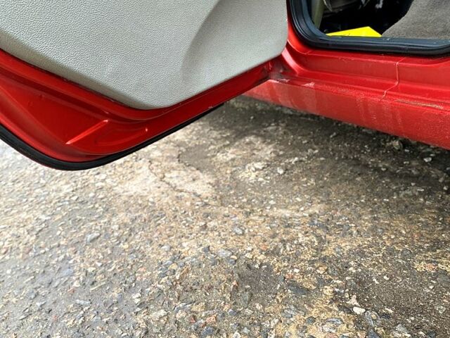 Червоний ВАЗ Kalina, об'ємом двигуна 1.6 л та пробігом 197 тис. км за 2350 $, фото 11 на Automoto.ua