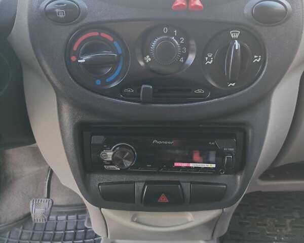 Красный ВАЗ Калина, объемом двигателя 1.39 л и пробегом 117 тыс. км за 2800 $, фото 3 на Automoto.ua